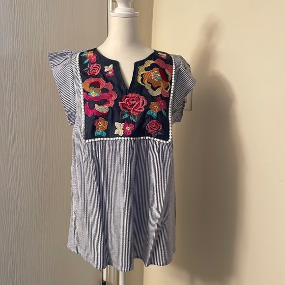 Savanna Jane Tops - Cute floral/stripe top Size smalll